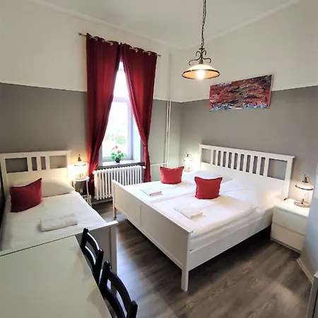 Sherwood Vojkovice Nad Ohri Hotel *