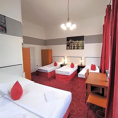 Sherwood Vojkovice Nad Ohri Hotel *