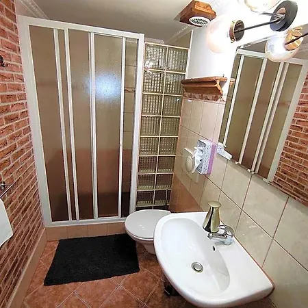 Hotell Sherwood Vojkovice Nad Ohri *