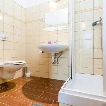 Sherwood Vojkovice Nad Ohri Hotell